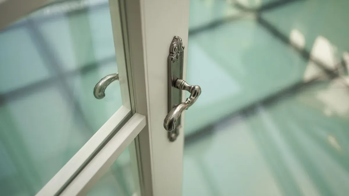 cremone pour porte fenetre pvc — Cremone pour porte fenêtre pvc : définition, effets et limites